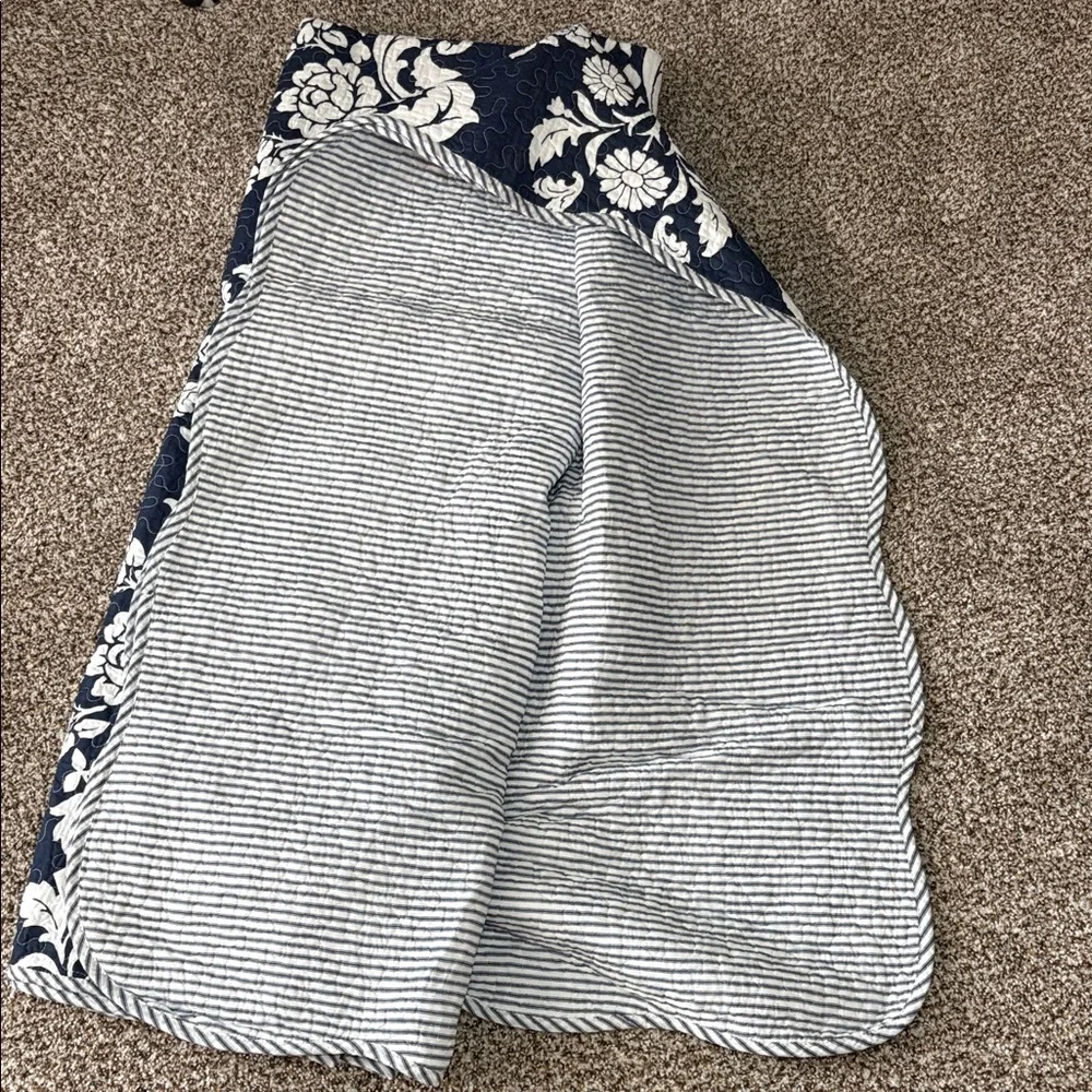 NEW Croft & Barrow Navy White Striped Floral Reversible Quilt Full Queen - Picture 5 of 5